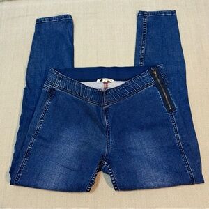 CAbi blue denim pull-on ankle skinny jeans w/a stretch elastic waist Size 8